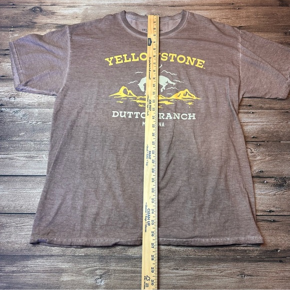 Yellowstone Dutton Ranch Tee - Size Large - Picture 6 of 6